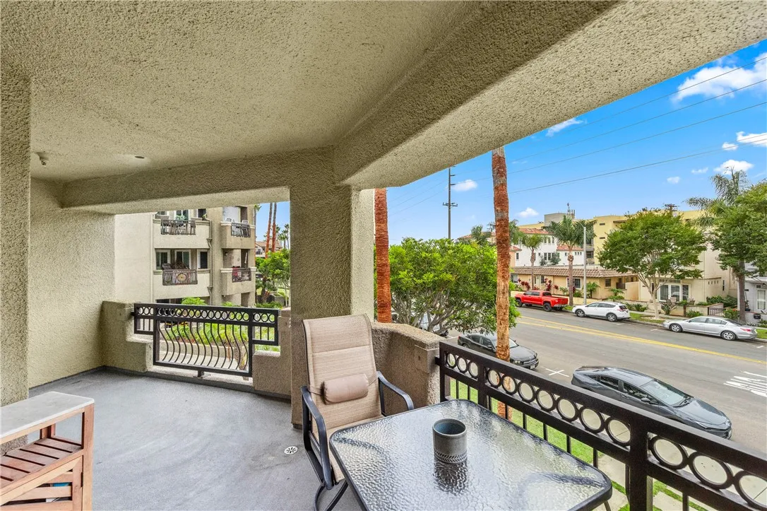 430 Lake Street 204, Huntington Beach, California 92648 home-pic-0