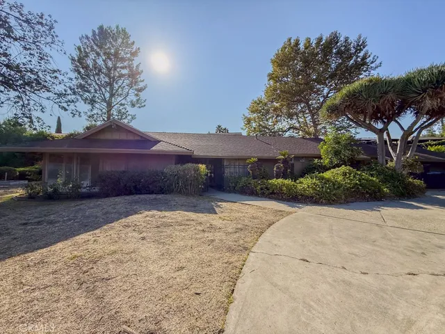 2202 Pavillion, Santa Ana, California 92705