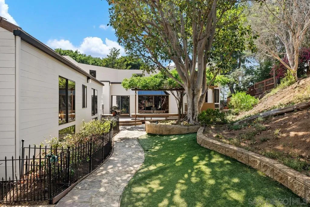 2057 Hidden Crest Dr, El Cajon, California 92019 home-pic-46