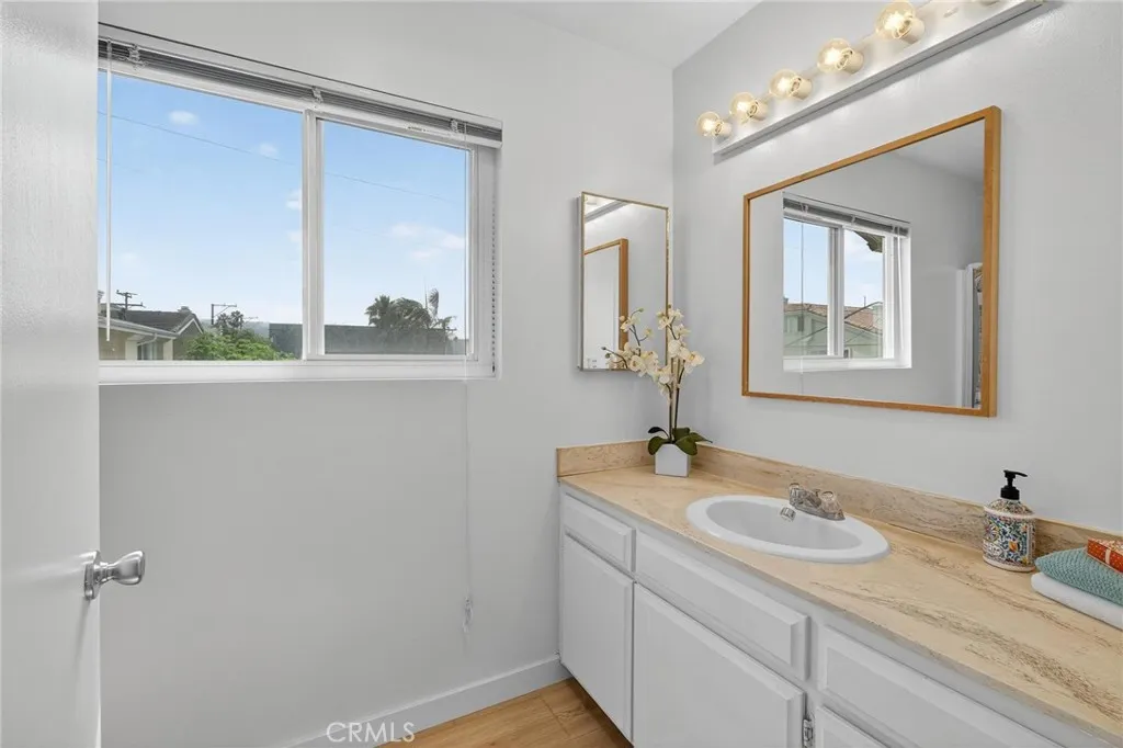 520 Avenue B 7, Redondo Beach, California 90277 home-pic-4
