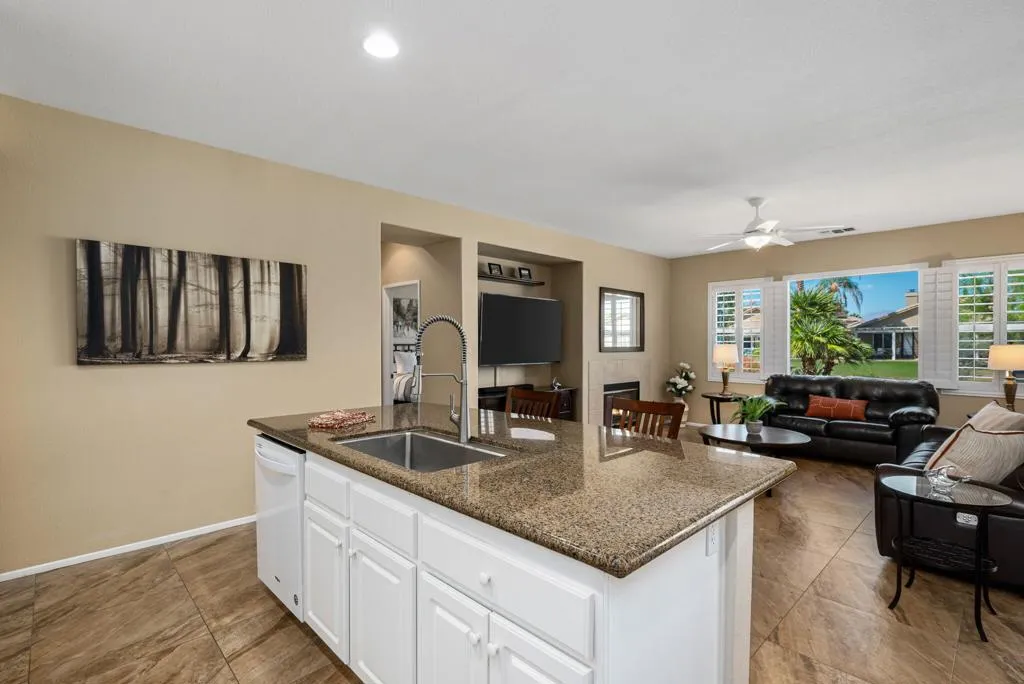 82660 Heston Drive, Indio, California 92201 home-pic-19