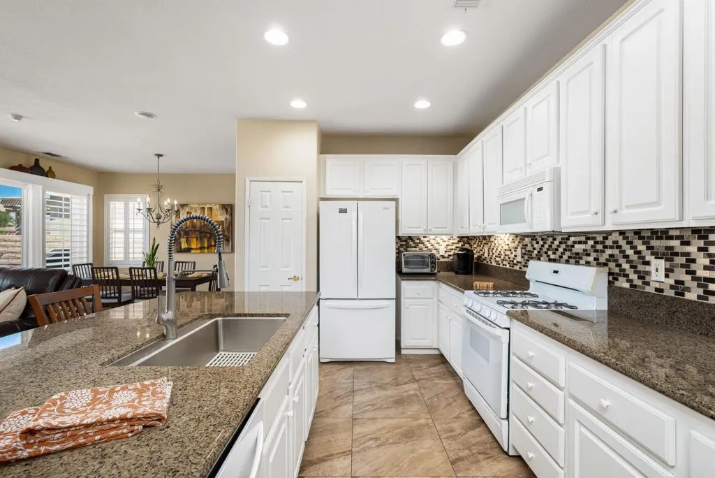 82660 Heston Drive, Indio, California 92201 home-pic-21