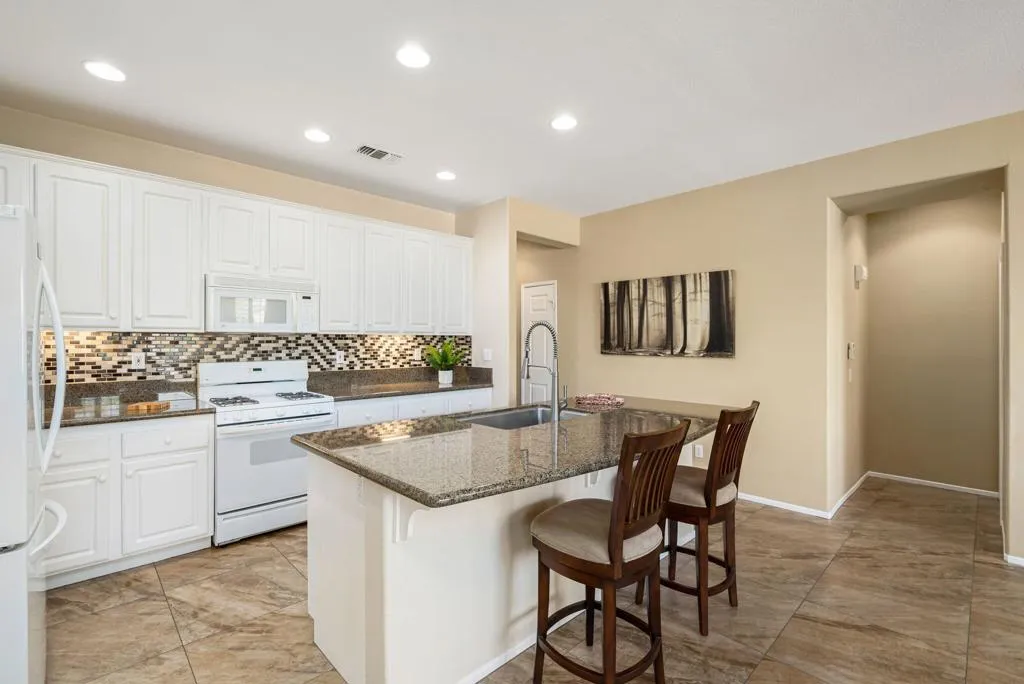 82660 Heston Drive, Indio, California 92201 home-pic-18