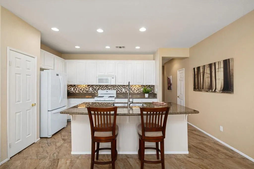 82660 Heston Drive, Indio, California 92201 home-pic-17