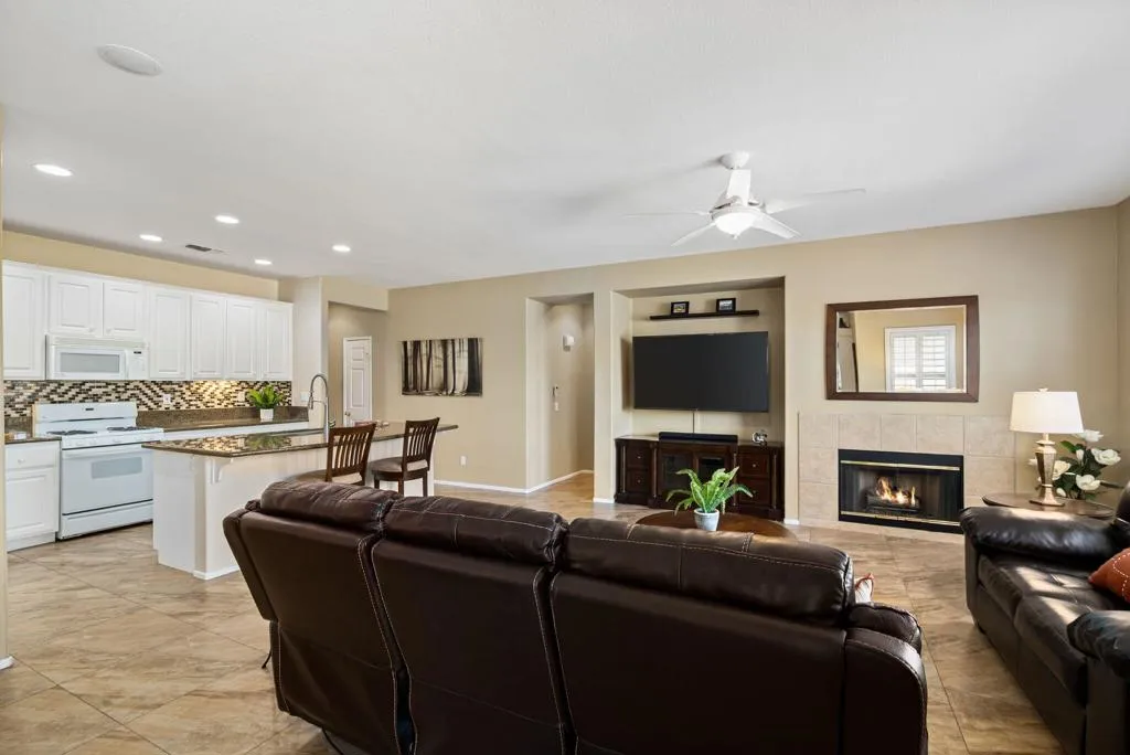 82660 Heston Drive, Indio, California 92201 home-pic-13