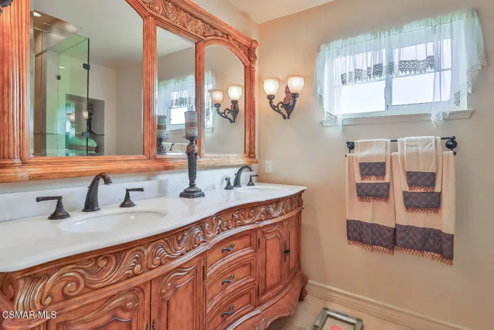 kPrimary Bedroom Suite5