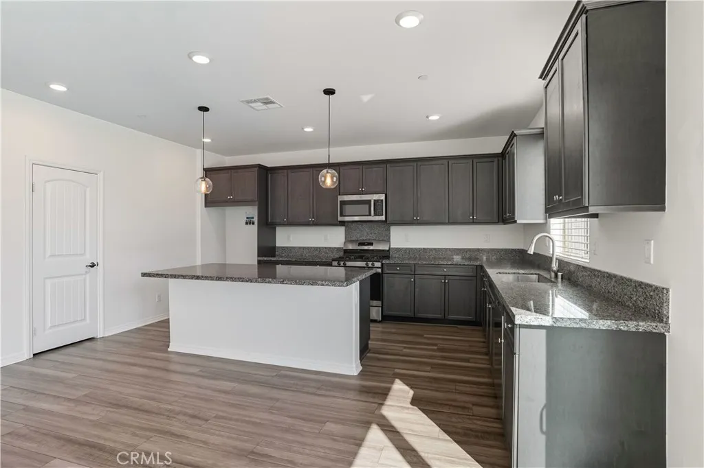 27531 27531 Mountainside, Menifee, California 92584 home-pic-3