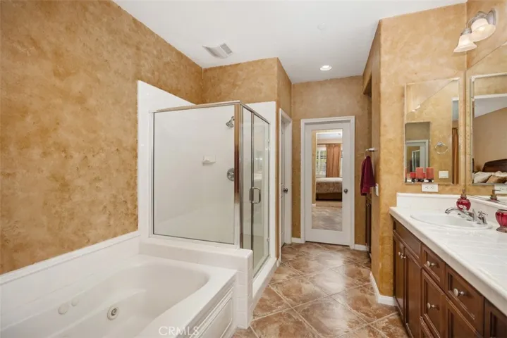 Primary bath with jacuzzi tub