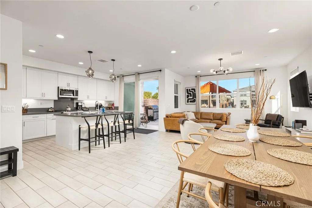 43092 Armonia Court, Indio, California 92203 home-pic-3