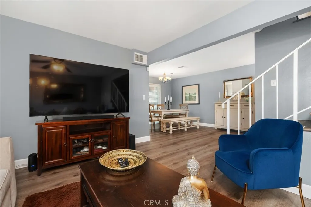 7320 Lennox F7, Van Nuys, California 91405 home-pic-1