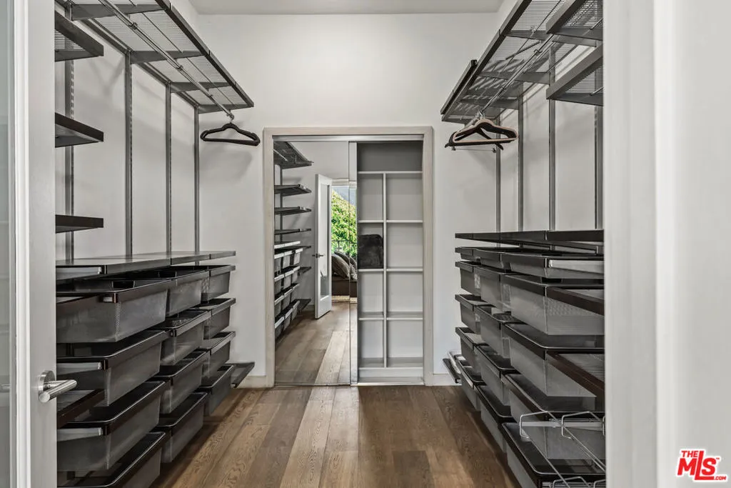 24 Clubhouse Avenue, Venice, California 90291 home-pic-18