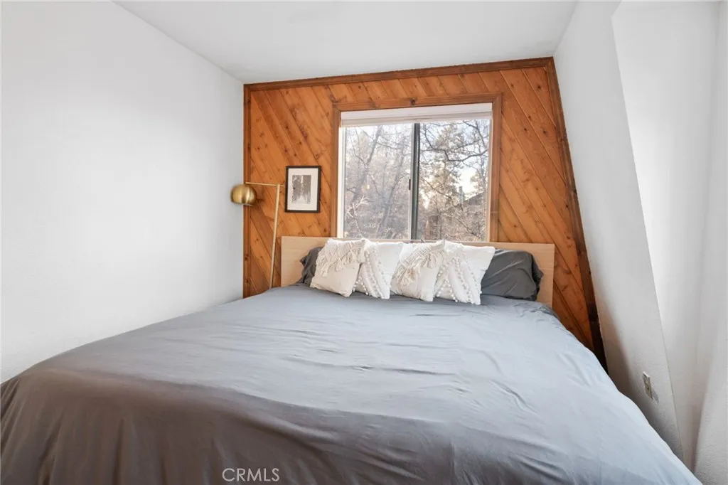 1225 S Minton, Big Bear City, California 92314 home-pic-19