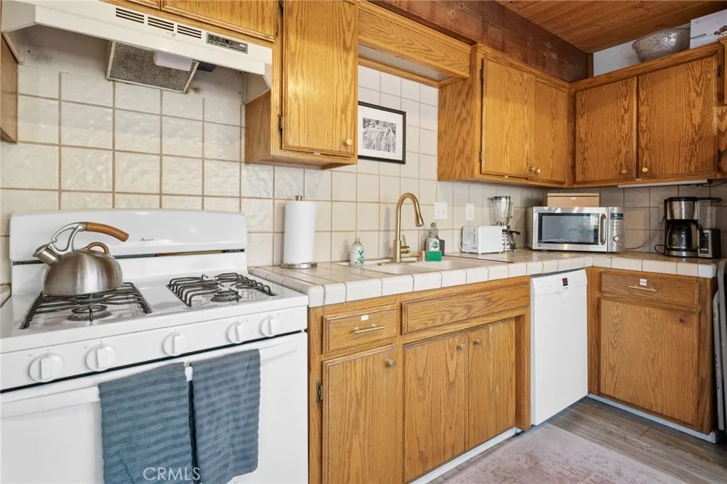 1225 S Minton, Big Bear City, California 92314 home-pic-9
