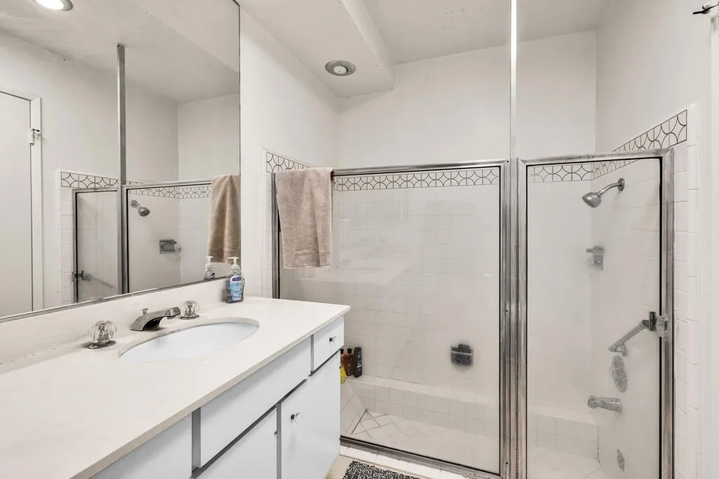 211 E Canyon Vista Drive, Palm Springs, California 92264 home-pic-16