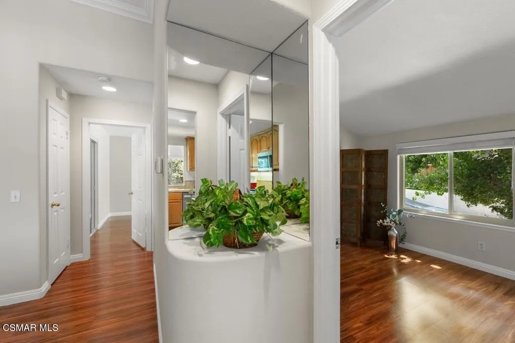 501 Dorado Court, Oak Park, California 91377 home-pic-10