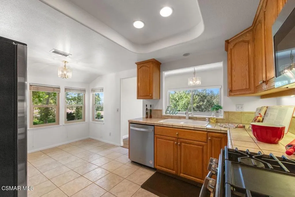 501 Dorado Court, Oak Park, California 91377 home-pic-13
