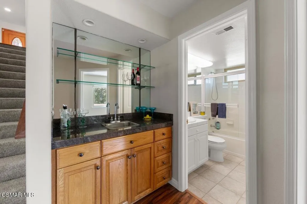 501 Dorado Court, Oak Park, California 91377 home-pic-22