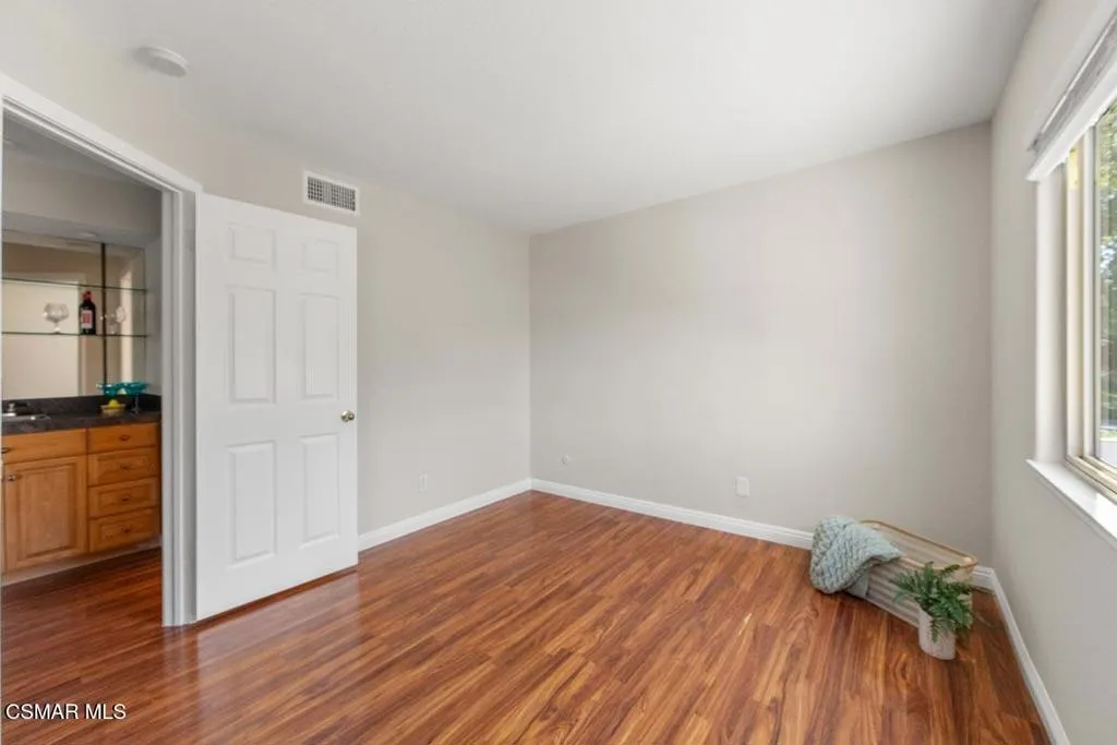 501 Dorado Court, Oak Park, California 91377 home-pic-25