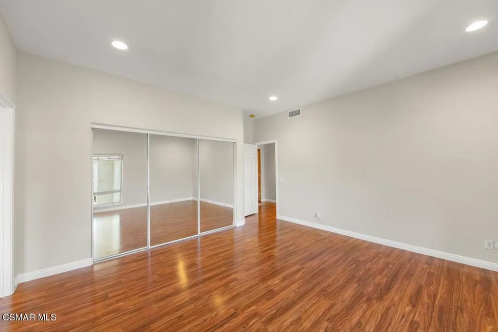 501 Dorado Court, Oak Park, California 91377 home-pic-4