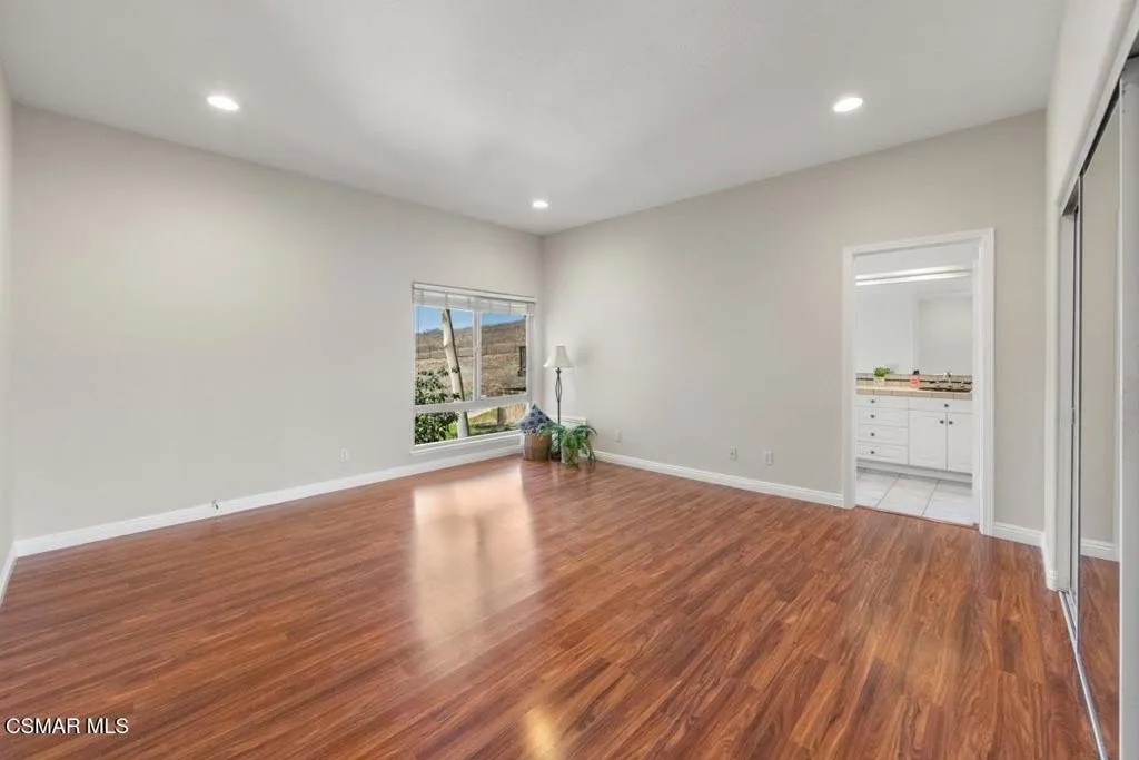501 Dorado Court, Oak Park, California 91377 home-pic-3
