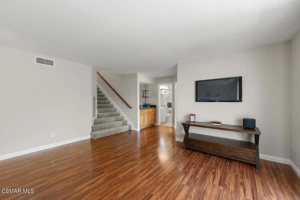 501 Dorado Court, Oak Park, California 91377 home-pic-21