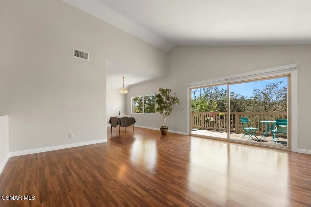 501 Dorado Court, Oak Park, California 91377 home-pic-17