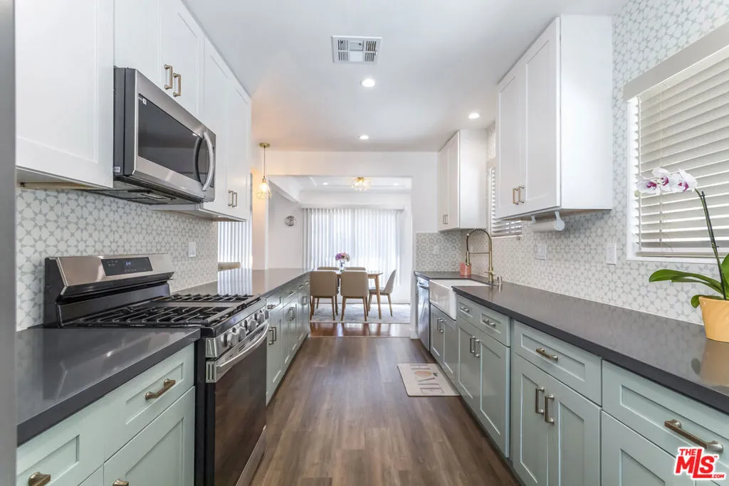 9806 S Van Ness Avenue, Los Angeles, California 90047 home-pic-22