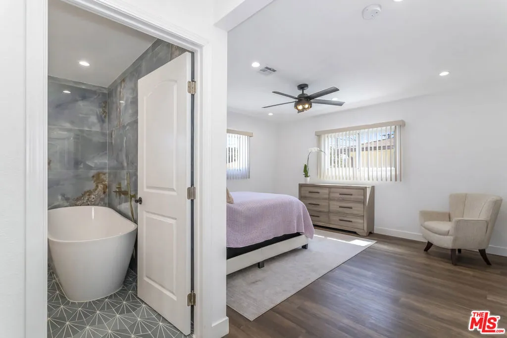 9806 S Van Ness Avenue, Los Angeles, California 90047 home-pic-37