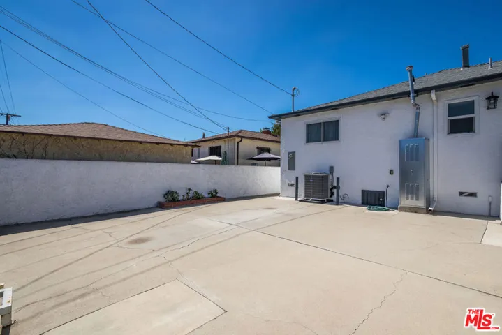 9806 S Van Ness Avenue, Los Angeles, California 90047