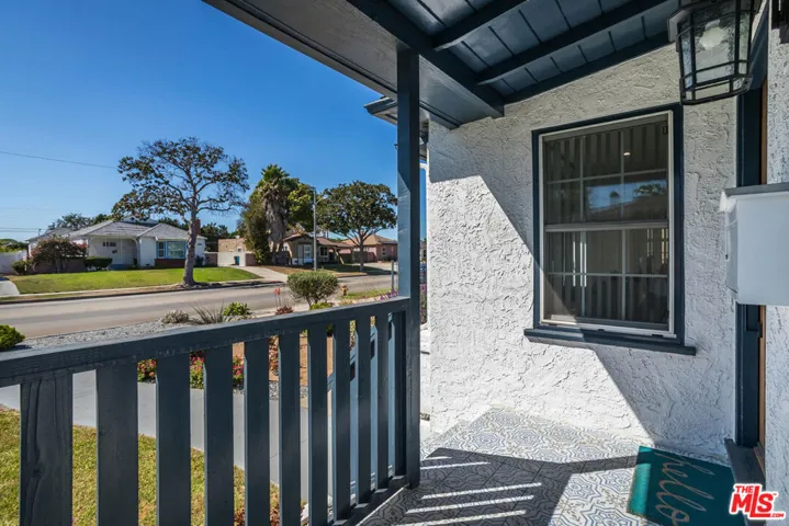9806 S Van Ness Avenue, Los Angeles, California 90047