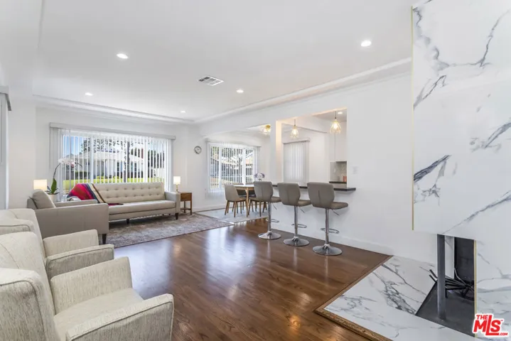 9806 S Van Ness Avenue, Los Angeles, California 90047