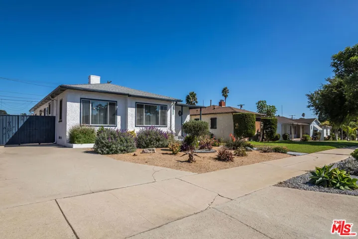 9806 S Van Ness Avenue, Los Angeles, California 90047