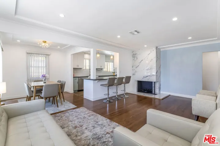 9806 S Van Ness Avenue, Los Angeles, California 90047