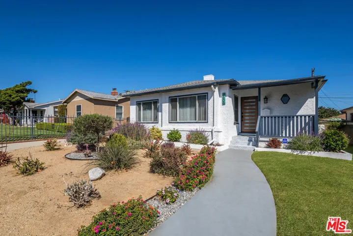 9806 S Van Ness Avenue, Los Angeles, California 90047