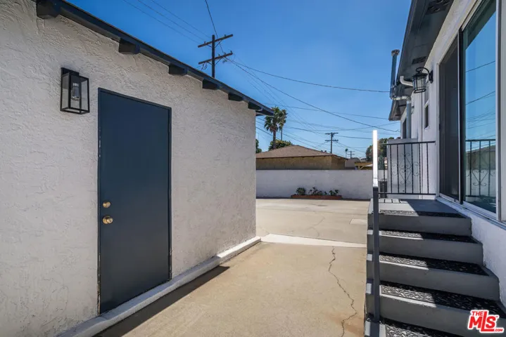 9806 S Van Ness Avenue, Los Angeles, California 90047