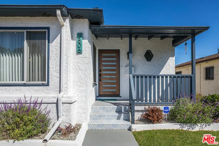 9806 S Van Ness Avenue, Los Angeles, California 90047