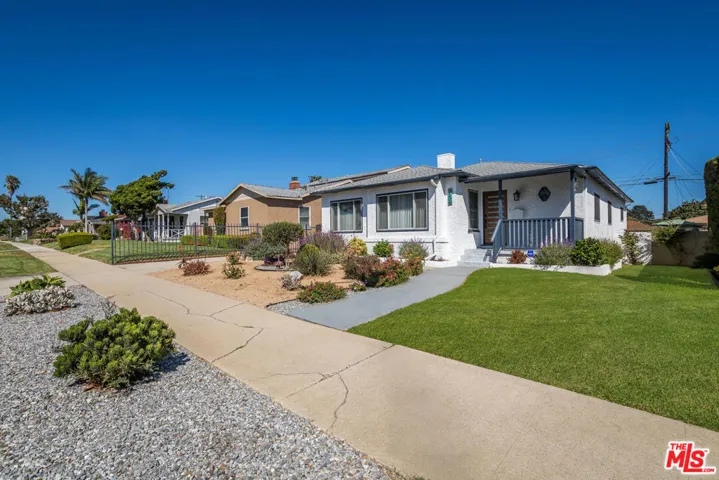 9806 S Van Ness Avenue, Los Angeles, California 90047
