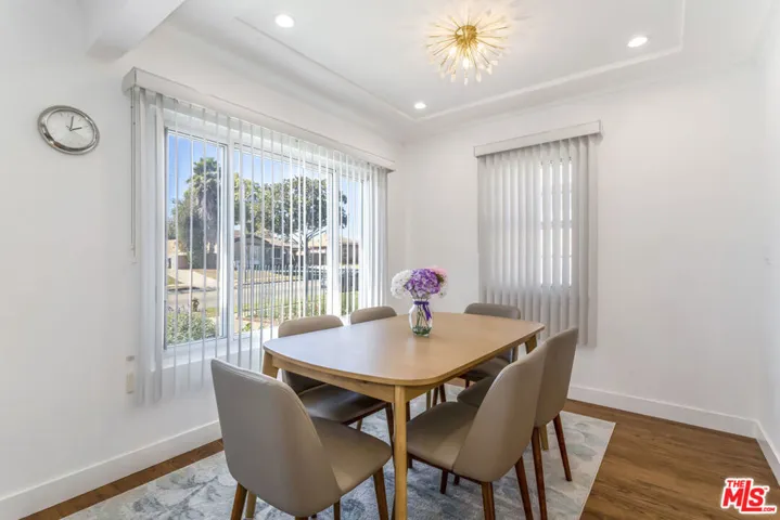 9806 S Van Ness Avenue, Los Angeles, California 90047