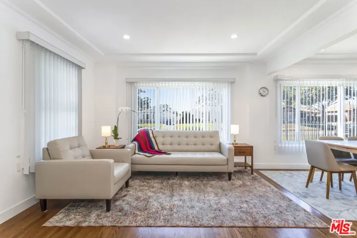 9806 S Van Ness Avenue, Los Angeles, California 90047