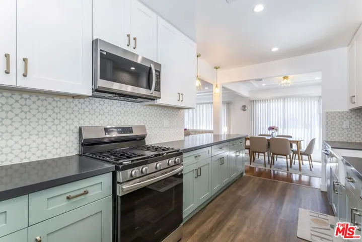 9806 S Van Ness Avenue, Los Angeles, California 90047