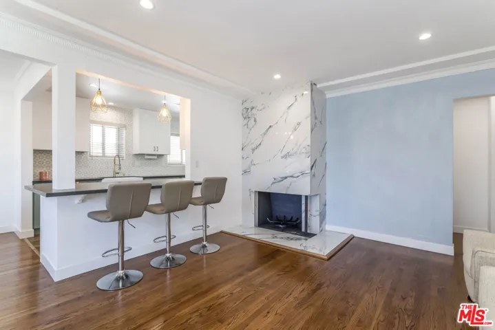 9806 S Van Ness Avenue, Los Angeles, California 90047