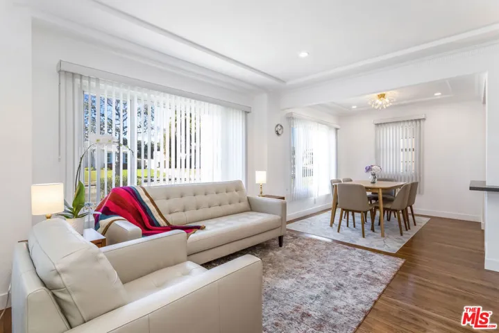 9806 S Van Ness Avenue, Los Angeles, California 90047