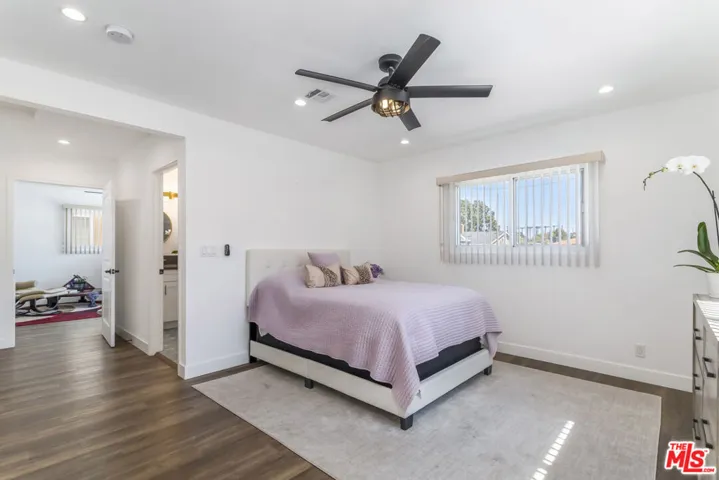 9806 S Van Ness Avenue, Los Angeles, California 90047
