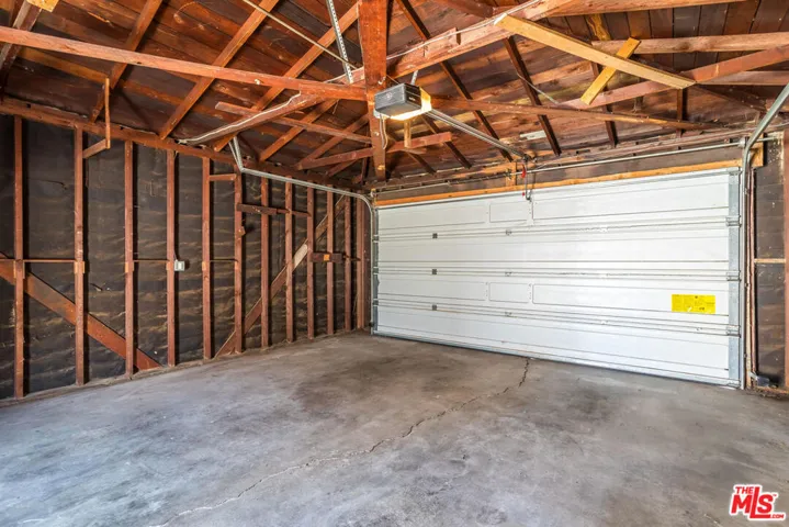 9806 S Van Ness Avenue, Los Angeles, California 90047