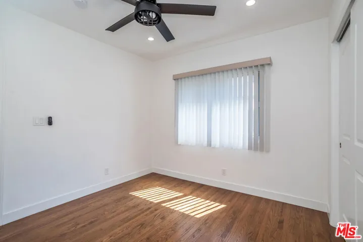9806 S Van Ness Avenue, Los Angeles, California 90047