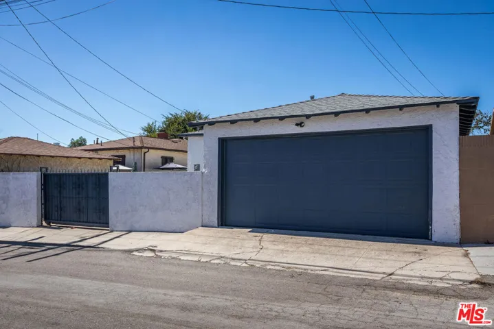 9806 S Van Ness Avenue, Los Angeles, California 90047