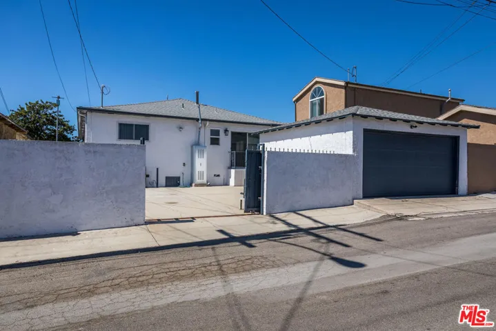 9806 S Van Ness Avenue, Los Angeles, California 90047