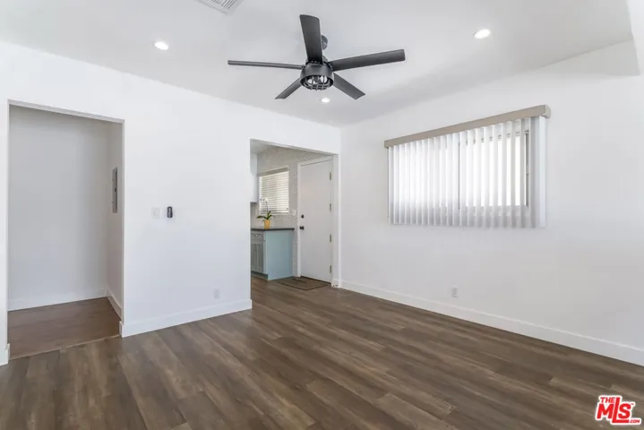9806 S Van Ness Avenue, Los Angeles, California 90047