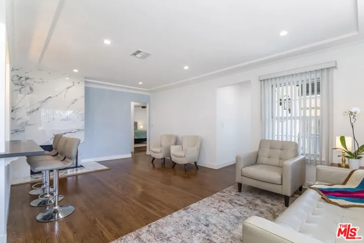9806 S Van Ness Avenue, Los Angeles, California 90047