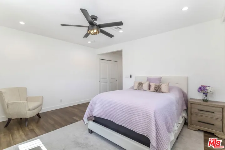 9806 S Van Ness Avenue, Los Angeles, California 90047